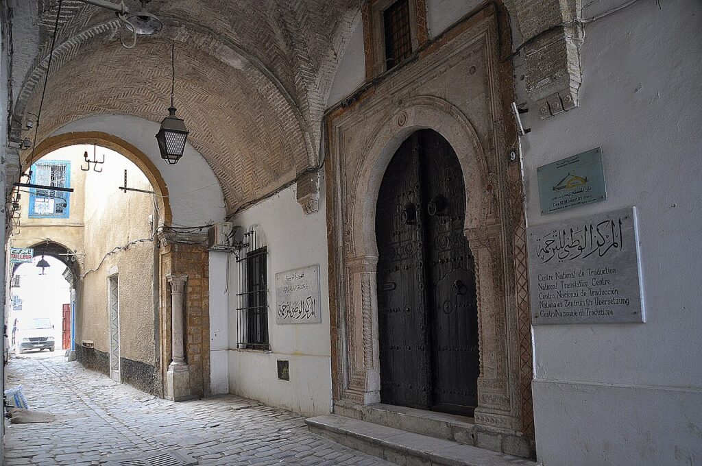 Tunisi, torna all’antico splendore il centro di calligrafia Dar Monastiri